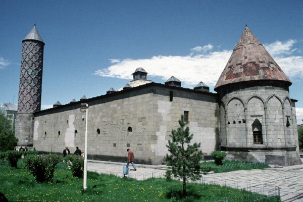 http://www.mimdap.org/w/wp-content/uploads/2009/08/yakutiye_medresesi.jpg